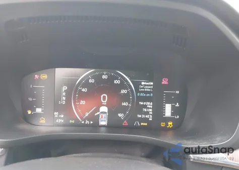 2019 Volvo Xc60 T5 Momentum z USA, uszkodzony, nr VIN LYV102DK8KB205471